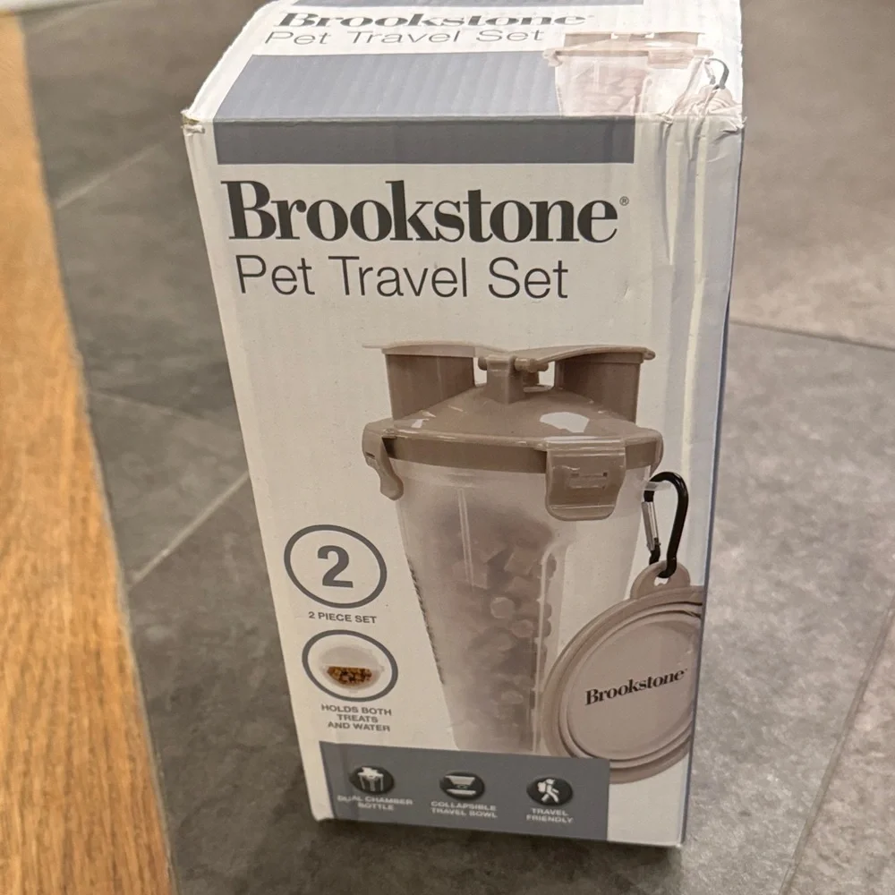 Brookstone NWT Pet Travel Set with dual chamber bottle and collapsible bowl